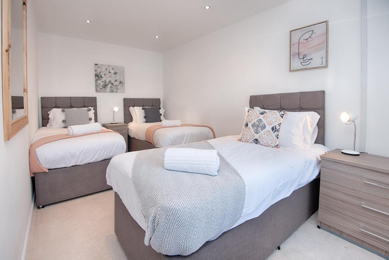 Parking, Garden, En-Suite & Tv'S In All Rooms, Large Living Space Σουόνσι Εξωτερικό φωτογραφία