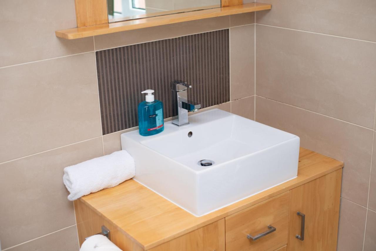 Parking, Garden, En-Suite & Tv'S In All Rooms, Large Living Space Σουόνσι Εξωτερικό φωτογραφία