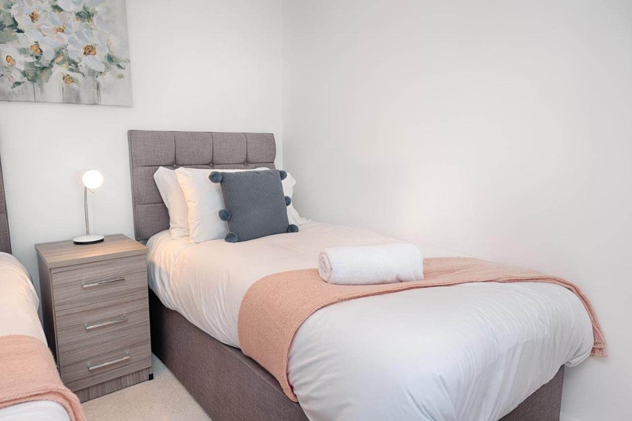Parking, Garden, En-Suite & Tv'S In All Rooms, Large Living Space Σουόνσι Εξωτερικό φωτογραφία